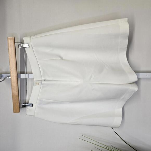 Vintage White‎ Women's Casual Skorts with Gold Button Detail 14 - Picture 2 of 7